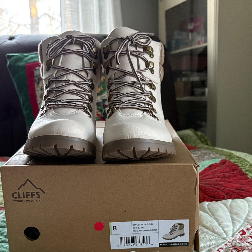 #152 Cliffs by WHITE MOUNTAIN Plath field Winter White w/sweater Boots W 8 NWOT